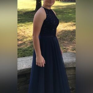 Mori LeeNavy lace formal gown with halter neckline. Size 6P EUC